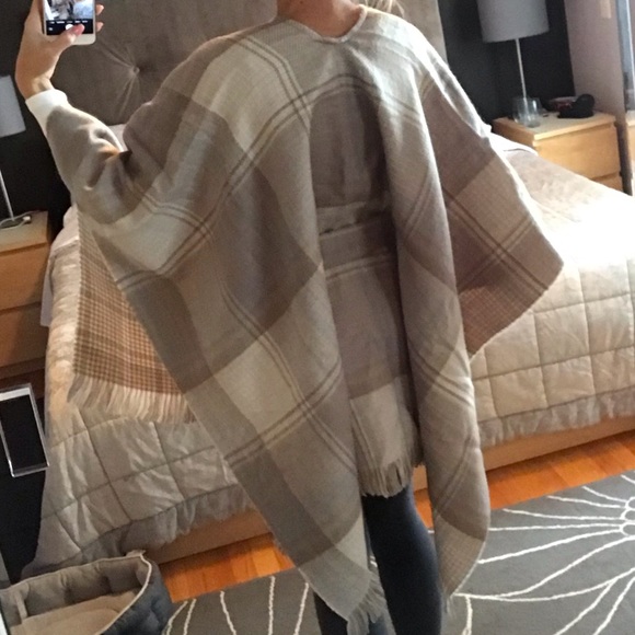 Echo poncho sweater cape - Picture 2 of 4